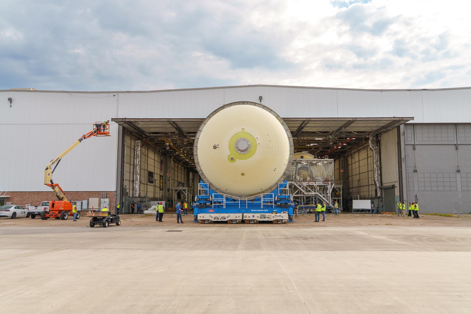 Move crews at NASA’s Michoud Assembly Facility in New Orleans move the liquid oxygen tank into final assembly production area on Aug. 27, 2025. There, it will undergo integration of the forward dome by SLS (Space Launch System) prime contractor, Boeing. Eventually, the liquid oxygen tank will be moved back to the high bay where it will be mated with the intertank and forward skirt to complete the forward join of the Artemis III core stage. The propellant tank is one of five major elements that make up the 212-foot-tall rocket stage. The core stage, along with its four RS-25 engines, produce more than two million pounds of thrust to help launch NASA’s Orion spacecraft, astronauts, and supplies beyond Earth’s orbit and to the lunar surface for Artemis.